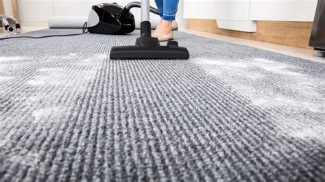 No importa lo limpio que mantengas tu hogar, las viejas alfombras acumulan manchas y parecen lúgubres. Cómo limpiar alfombras en casa con soluciones caseras