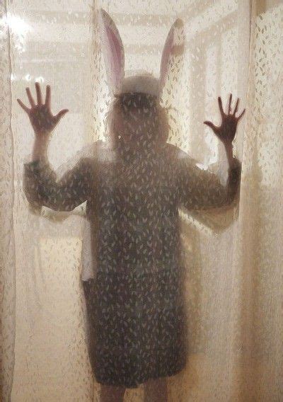 Just Tiptoe Away Creepy Shower Stalker Bunny Animaux Lapin Horreur