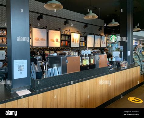 Starbucks Interior Inside Fotografías E Imágenes De Alta Resolución Alamy