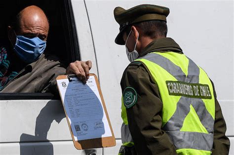 La autoridad sanitaria anunció cambios en el plan paso a paso que implican que desde este sábado 12 de junio a partir de las 5:00 am todas la comunas de la región metropolitana retroceden a cuarentena. Cuarentena total en la Región Metropolitana