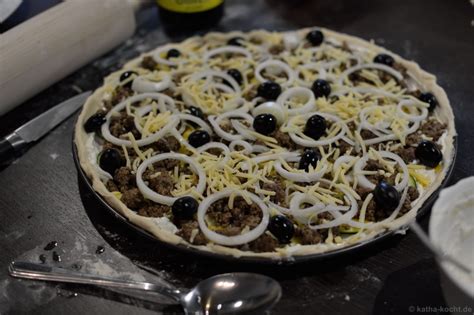 Für das rezept hackfleischpizza nach griechischer art. Griechische Pizza - Katha-kocht!