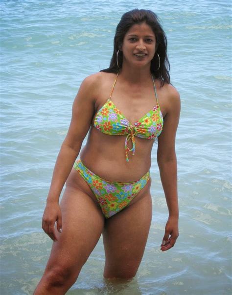 Hot Nri Aunty In Two Piece Bikini Enjoying Sun On The Beach Wiral