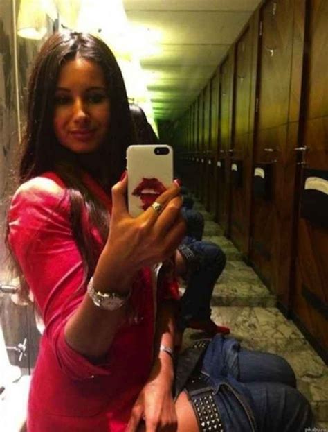 14 Wtf Selfie Reflection Fails That Will Freak You Out Selfie Fail