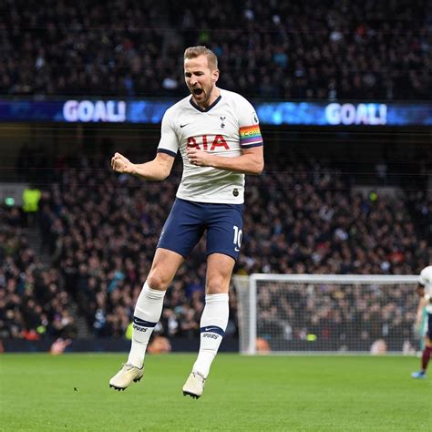 The club's star striker confirmed that he won't be making a transfer move this . Tottenham striker Harry Kane suffers a torn hamstring ...