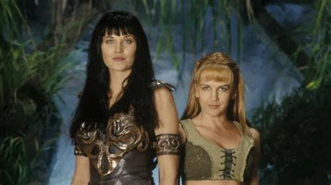 Xena And Gabrielle Lucy Lawless Renee Oconnor Tv Show 8x10 Glossy Photo 899 Picclick