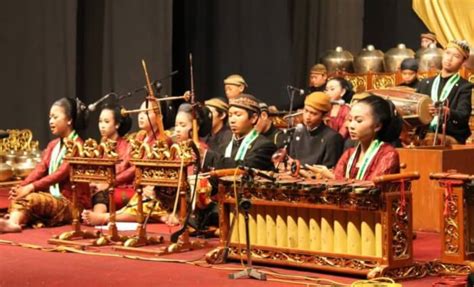 Yuk, kenali lebih dalam kesenian nusantara melalui ragam alat musik tradisional jawa. 47 Alat Musik Tradisional Indonesia Beserta Asal dan Penjelasannya