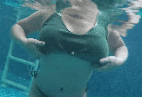 Underwater Boob Pics Porn Pictures