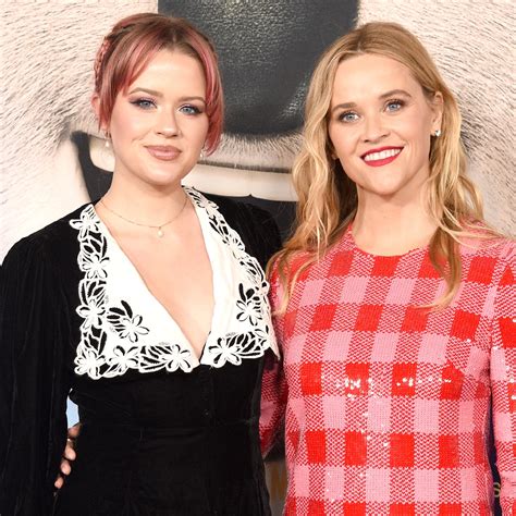 Ava Phillippe S New Blunt Bangs Make Her Look Even More Like Mom Reese Witherspoon TrendRadars