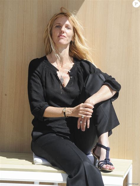 Sandrine kiberlain — rimes 03:12. Sandrine Kiberlain à la plage Nespresso . - Photocall ...