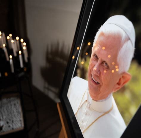 nach tod von papst benedikt xvi schweigeminute in garmisch welt