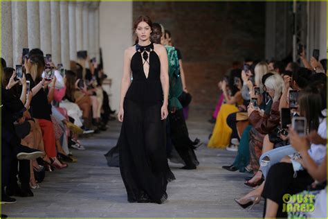 Gigi Hadid Works The Runway During Alberta Ferretti Fashion Show In Milan Photo 4629506