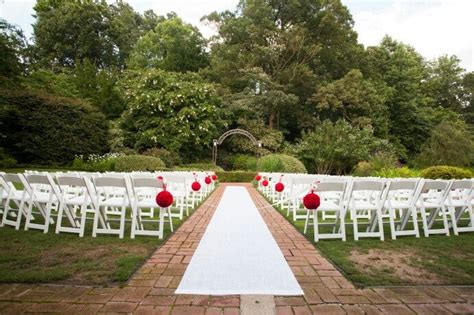 Simple red wedding decor | Red wedding decorations, Wedding decorations