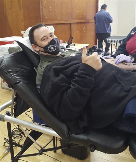 Hermosa Beach Police Give Blood In Battle Against The Pandemic Easy Reader News