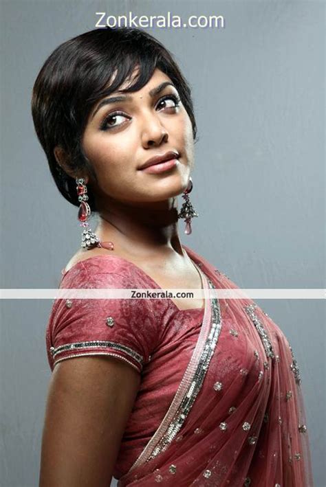 rima kallingal in saree still 7 malayalam actress rima kallingal photos