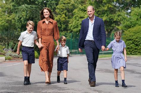 Kate Middleton busca filhos na escola após quadro de saúde da Rainha