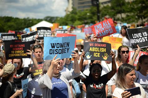 575 arrested as women protested in washington against trump s immigration policy ya libnan