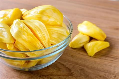 4 Surprising Health Benefits Of Jackfruit Plus What To Do With It