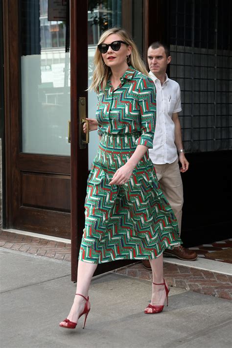 Kirsten Dunsts Summer Street Style Is Office Appropriate Vogue