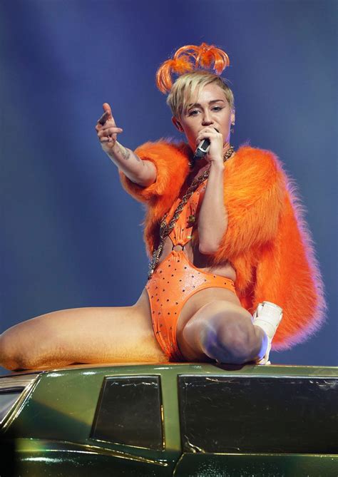 Miley Performs Her First Show In Australia Mirror Online