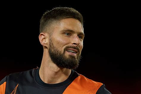Olivier Giroud Could Skip Chelsea Training Today In Bid To Force