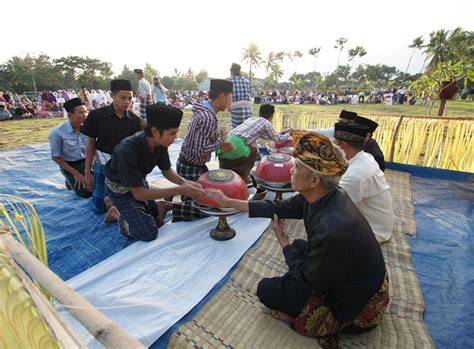 Mungkopas Megibung Dan Ngejot Tradisi Muslim Bali
