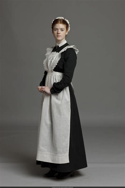 Her leading on screen debut was at age 21 in the television film new town (2009). 1912-1914 | メイド コスチューム, 1920 年代ドレス, メイド服