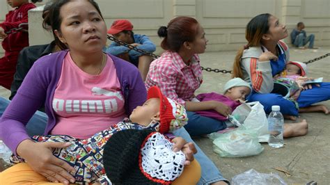 كمبوديا تحظر تصدير حليب الأمهات