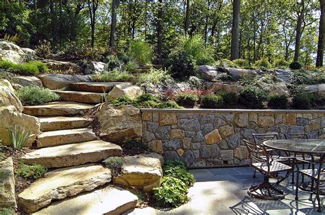 32 Sloped Backyard Retaining Wall Garden Design