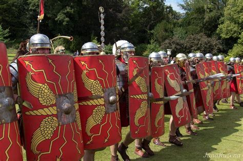 Escapes And Photography Waddesdon Manor S Roman Weekend Part 1 The Roman Army Roman Shield