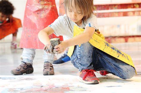 Den kindern ist zuhause langweilig? Warum Kinder malen sollten - Entwicklung fördern - familiii