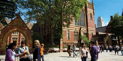 The university of leeds is a public research university in leeds, west yorkshire, england. University of Leeds | International foundation year ...