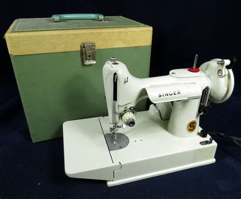 Vintage Singer Featherweight 221k White Sewing Machine With Green Case