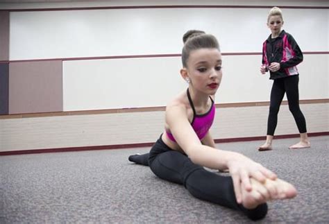 kendall stretching and chloe walking dance moms kendall vertes kendall k vertes show dance