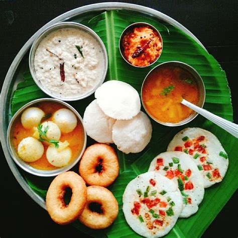 Mouth Watering And Delicious South Indian Breakfast Thali In 2020 Indian Breakfast Indian Food