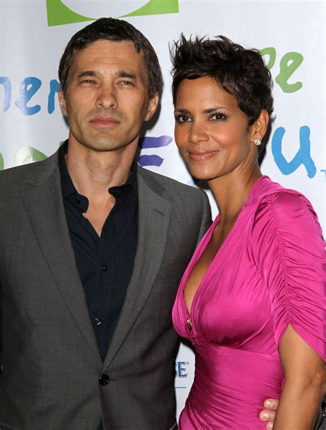 Its Official Halle Berry And Olivier Martinez Are Engaged
