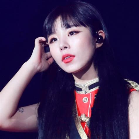 Mamamoo's moonbyul brings her full strength as a performer to the forefront with the release of eclipse. Moonvyul Eclipse Fancam / Weki Meki Berkilauan di Foto Teaser Terbaru "DAZZLE DAZZLE ...