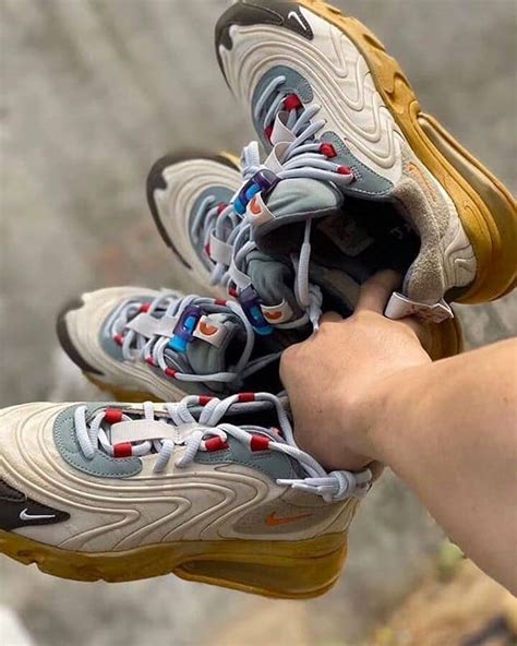 Un Sample De La Travis Scott X Nike Air Max 270 React Dévoilé Le Site