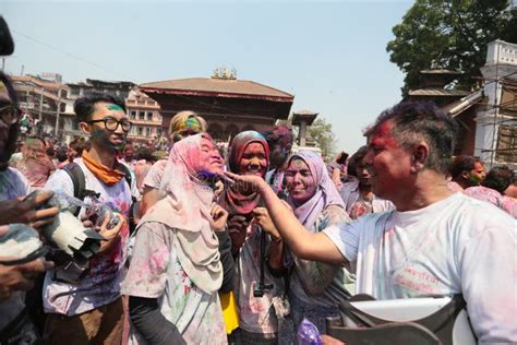 Holi Festival In Nepal Redaktionelles Stockfotografie Bild Von Feiern