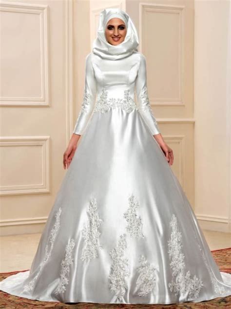 Long Sleeve Appliques Matte Satin Ball Gown Arabic Wedding Dress In 2020 Arabic Wedding