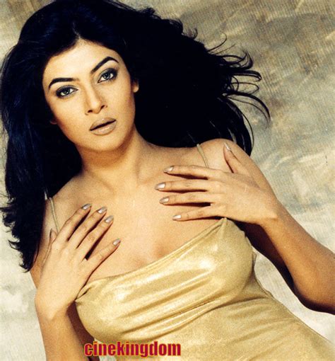 Sexy Actress Sushmita Sen Hot Cleavage Show Tamilogallery