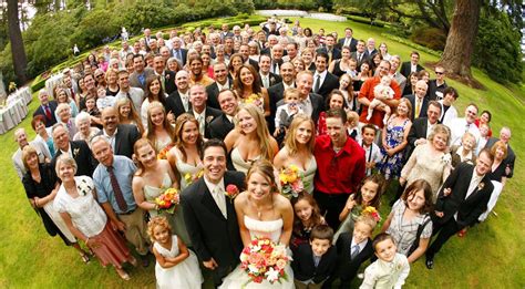 How To Include Guests In Your Wedding Photos