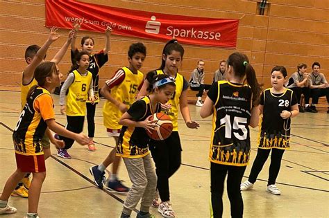 In Lörrach Und Weil Am Rhein Sollen Kinder Für Basketball Begeistert