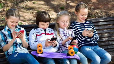 Geração Alfa As Crianças De Hoje Jogam No Tablet Sem Escantear O