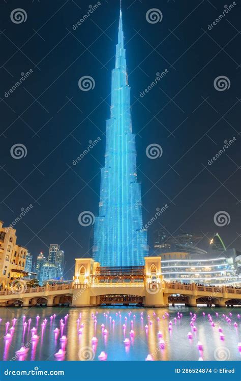 Amazing Night View Of The Illuminated Burj Khalifa Tower Dubai Stock