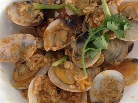 Freshly shucked, served with cocktail sauce, tabasco, and limes. White Clam with Chilli Crab Sauce Recipe | FoodClappers