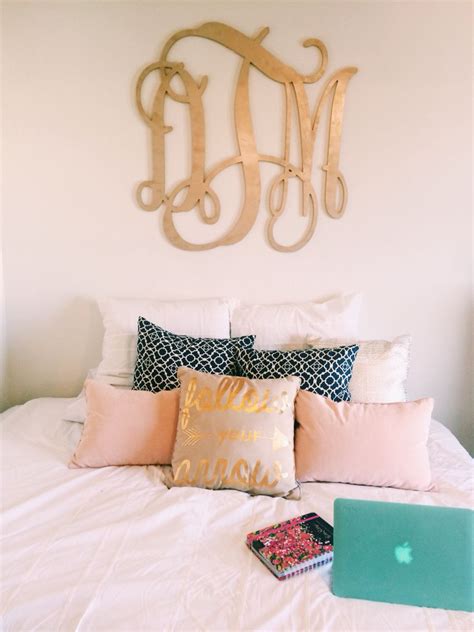 May 14, 2021 · whether you're looking for preppy inspo or new ways to wear your favorite pair of sweats, there's a fabulous outfit on this list for you. my room :) | Preppy dorm room, Preppy room, Preppy bedroom