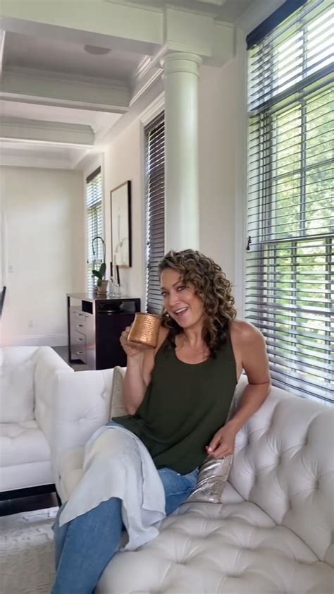Gmas Ginger Zee Shows Off Her Curves In Tight Jeans And Green Tank As She Lies Down On Kitchen