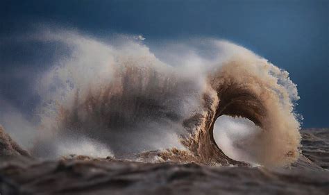 Photographer Captures Incredible ‘liquid Mountains During Wind Storms