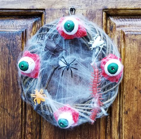 Creepy Diy Eyeball Wreath ~ Confessions Of A Refashionista