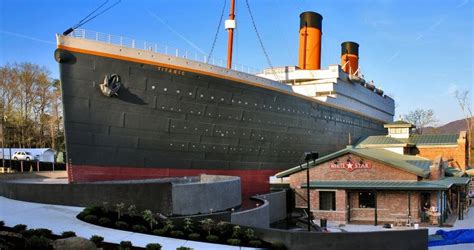 Titanic Museum 'Iceberg Wall' Collapses, Injuring Three